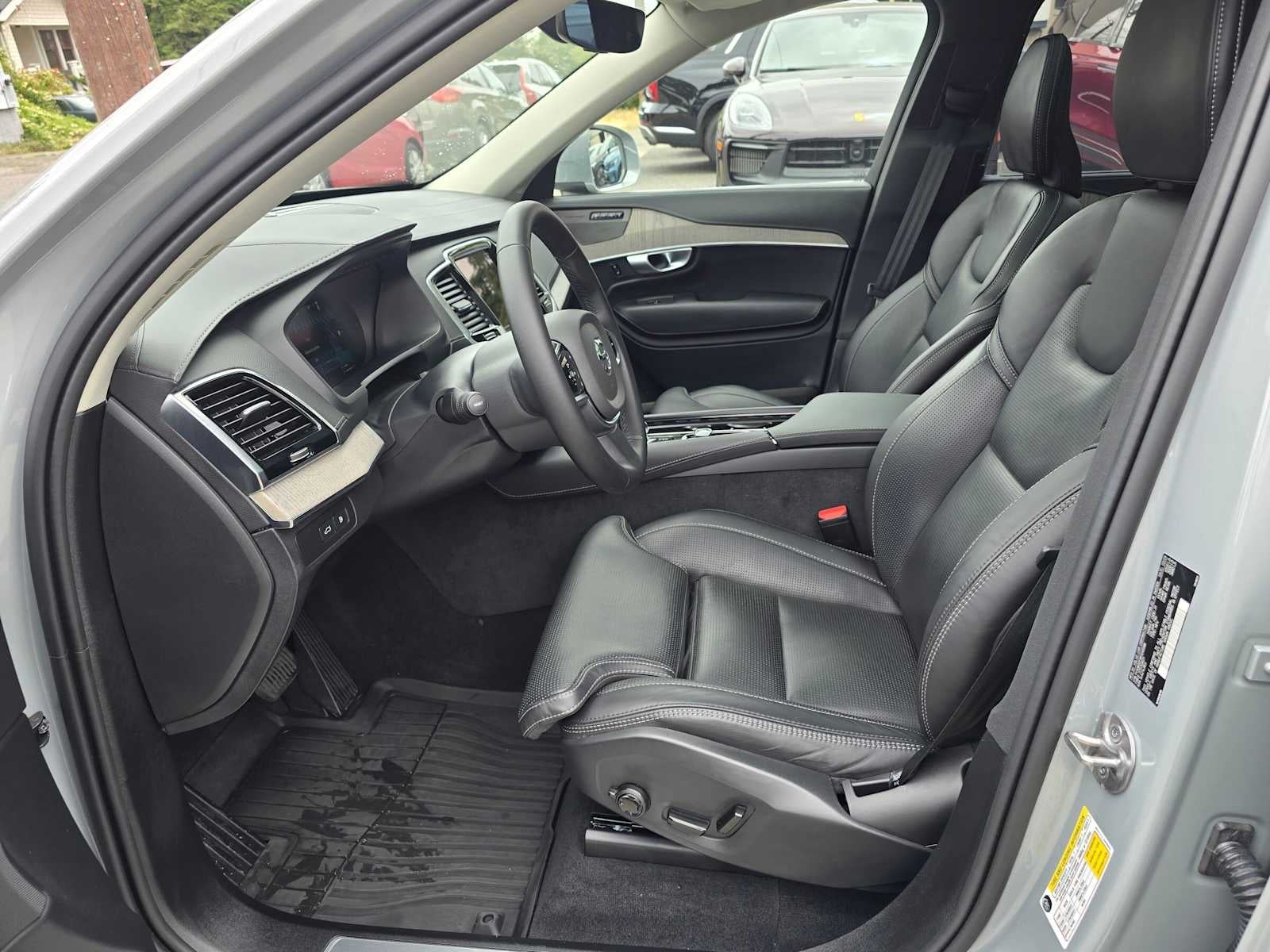 2024 Volvo XC90 Recharge Plug-In Hybrid Ultimate Bright Theme