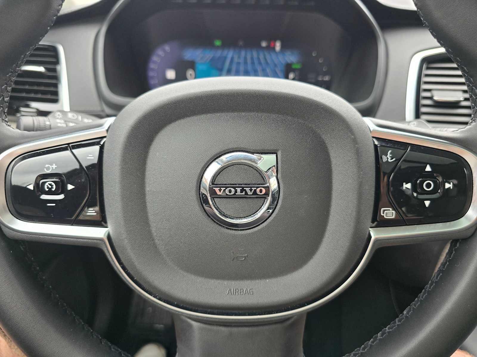 2024 Volvo XC90 Recharge Plug-In Hybrid Ultimate Bright Theme