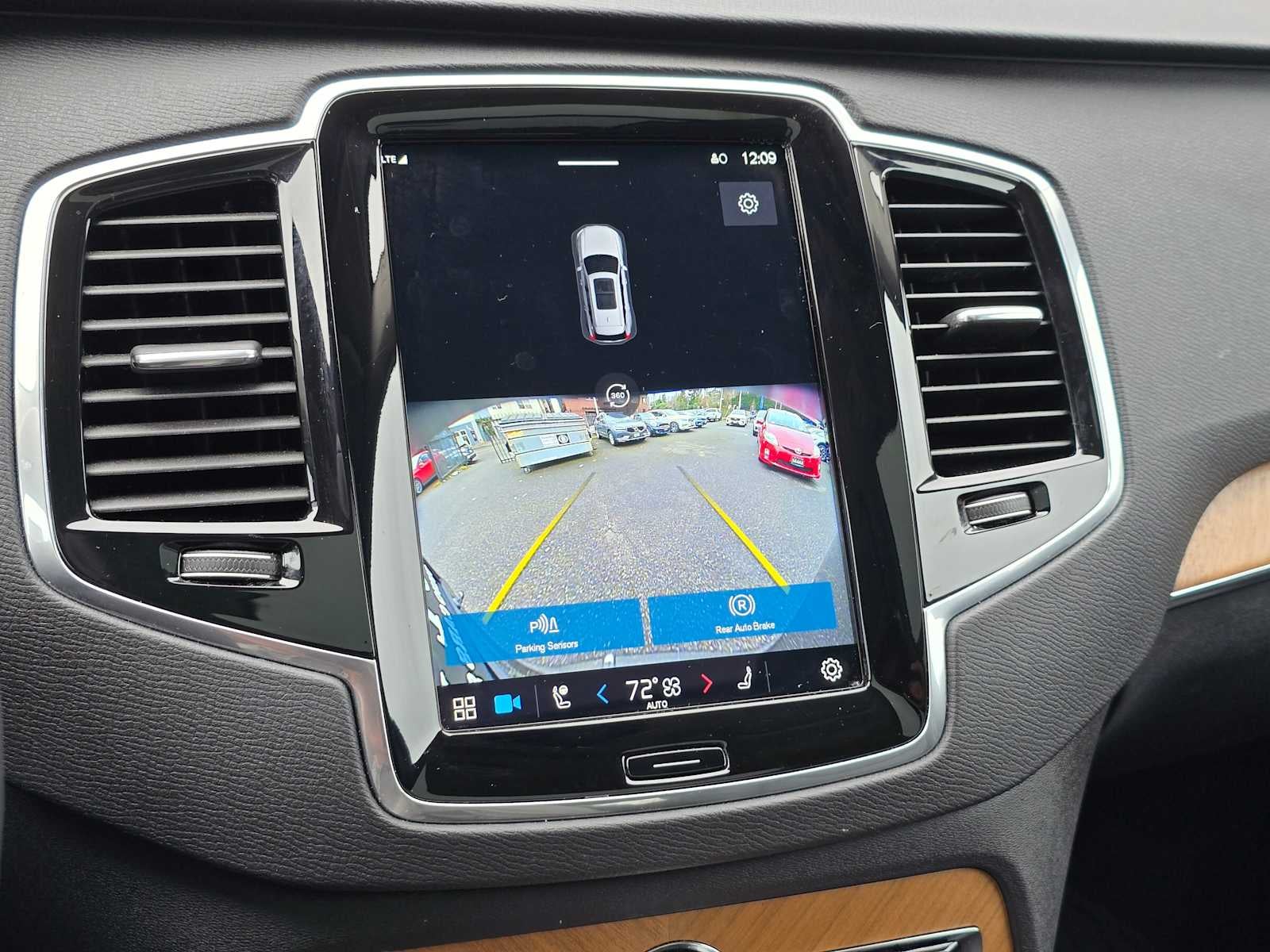 2023 Volvo XC90 Recharge Plug-In Hybrid Plus Bright Theme