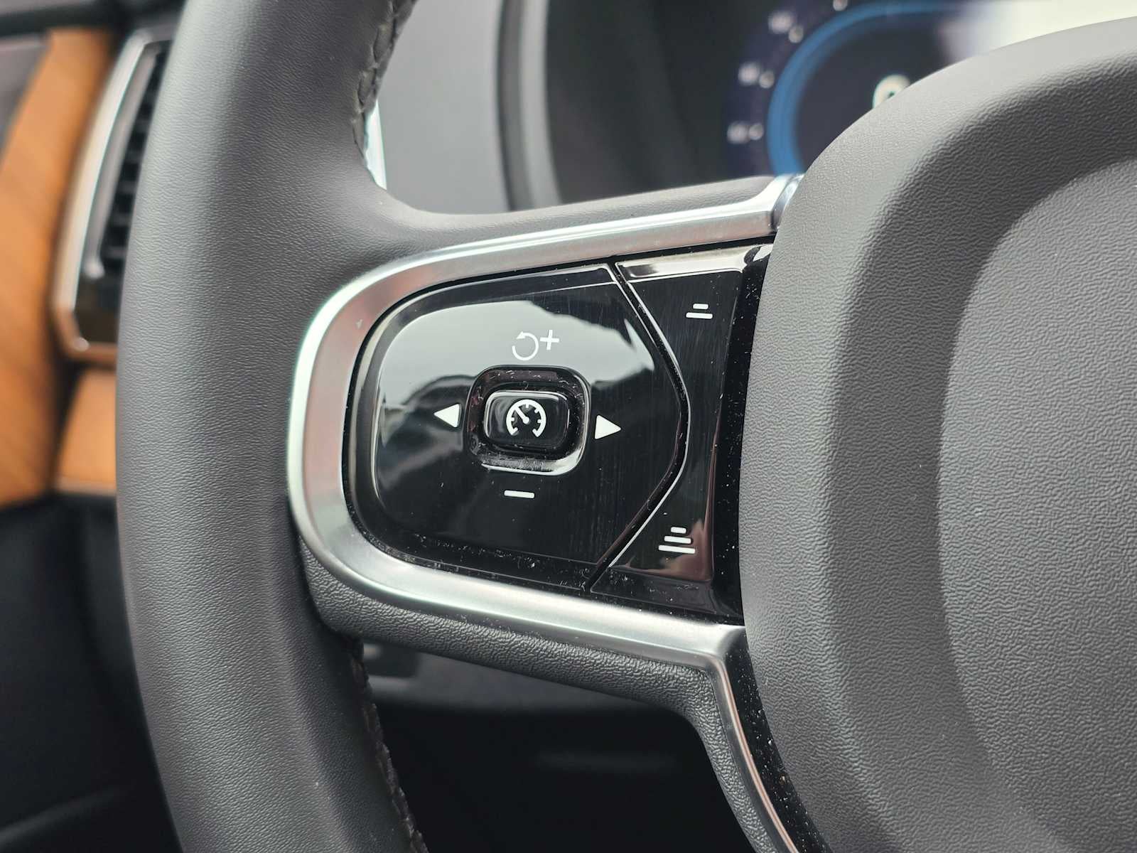 2023 Volvo XC90 Recharge Plug-In Hybrid Plus Bright Theme
