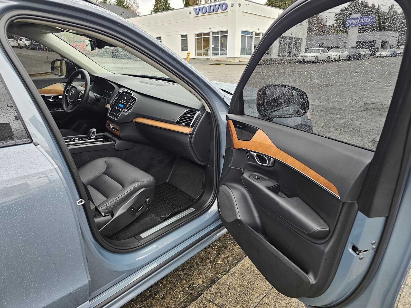 2023 Volvo XC90 Recharge Plug-In Hybrid Plus Dark Theme