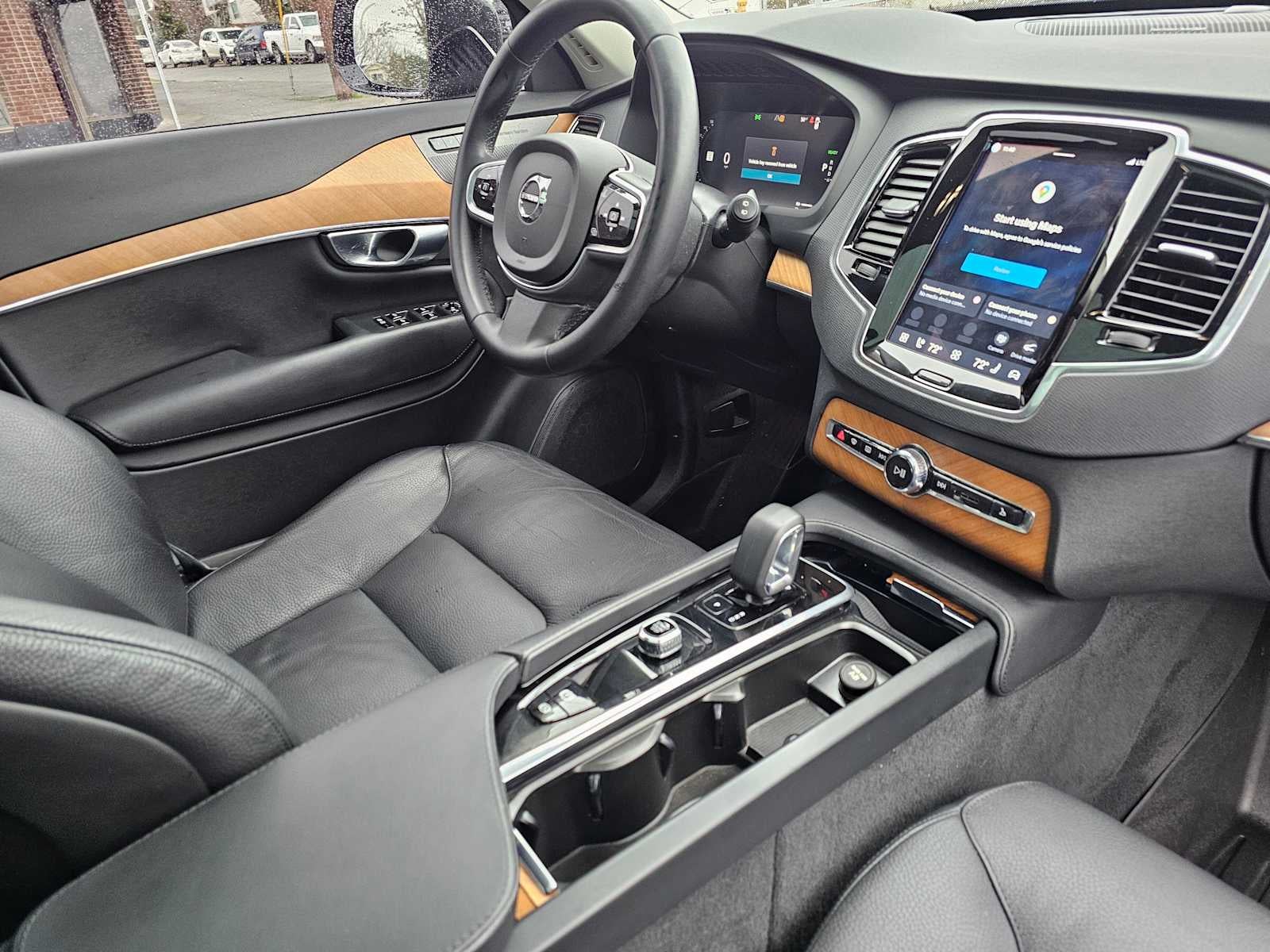 2023 Volvo XC90 Recharge Plug-In Hybrid Plus Dark Theme