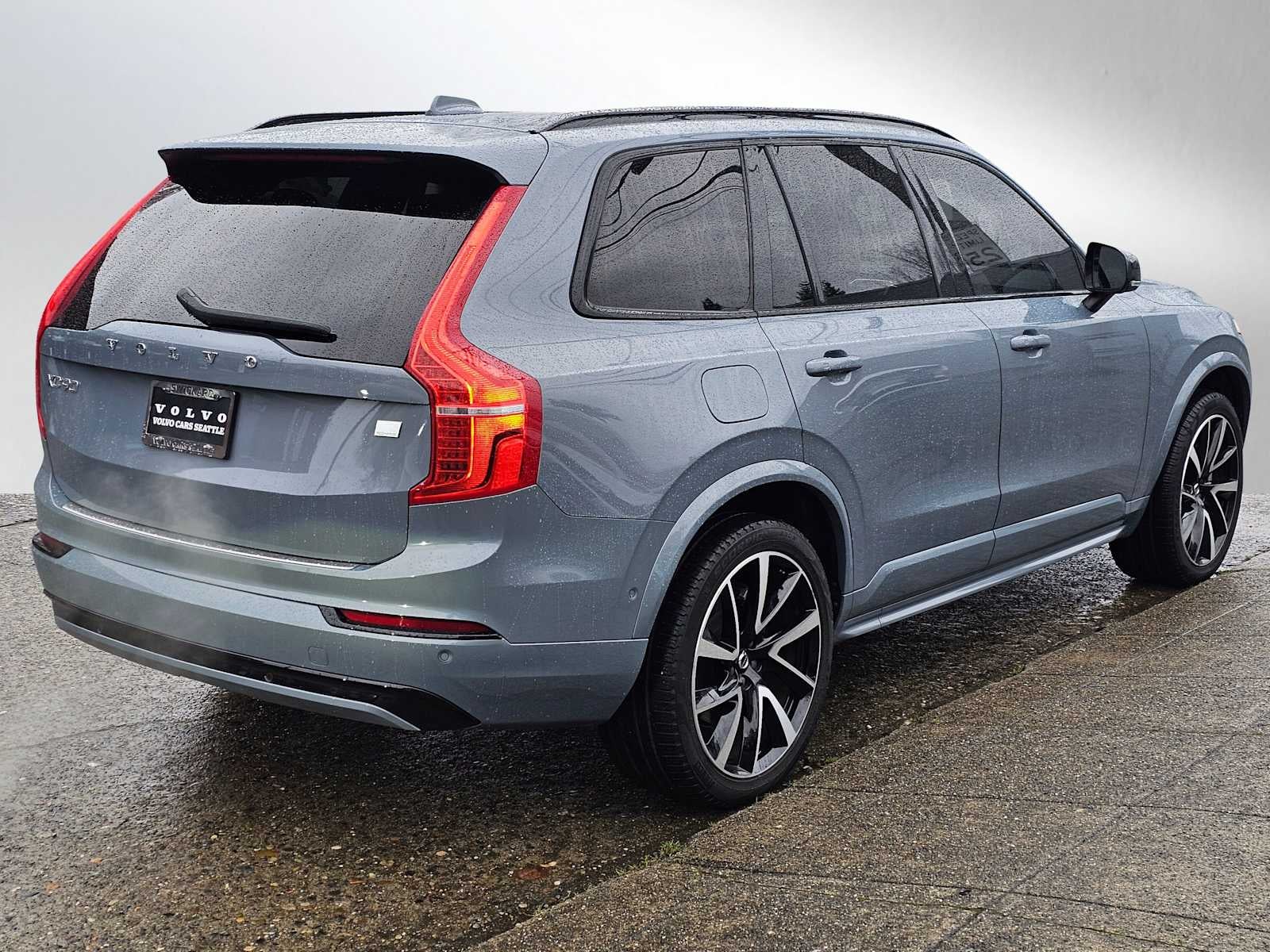 2023 Volvo XC90 Recharge Plug-In Hybrid Plus Dark Theme