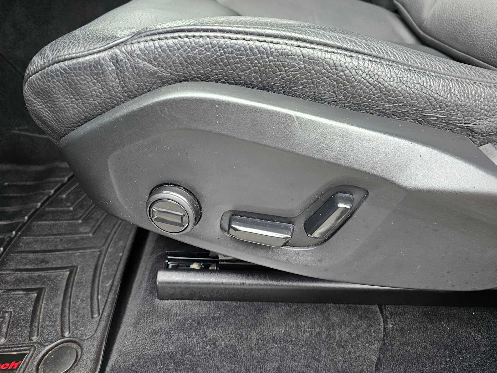 2023 Volvo XC90 Recharge Plug-In Hybrid Plus Dark Theme