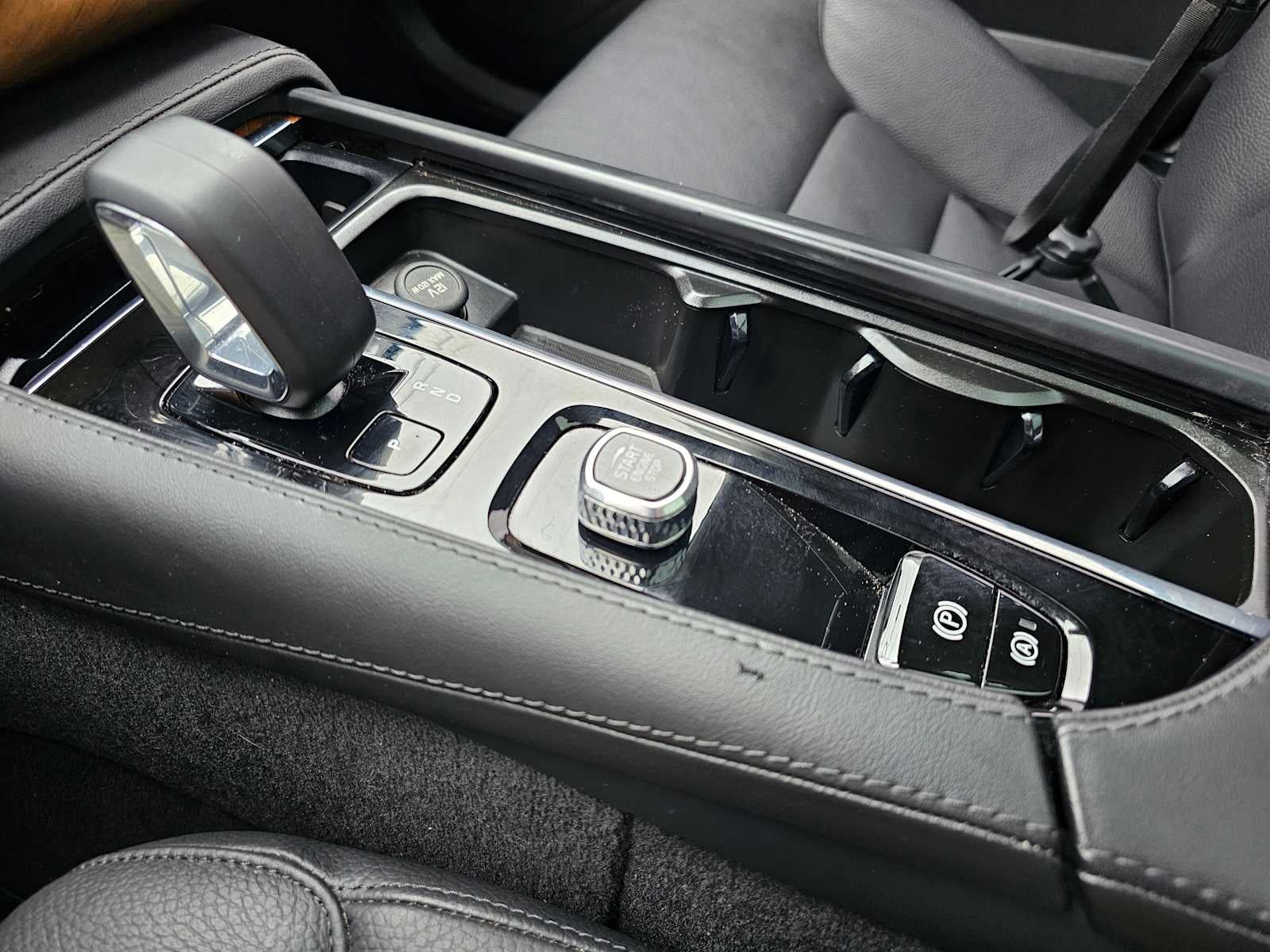 2023 Volvo XC90 Recharge Plug-In Hybrid Plus Dark Theme