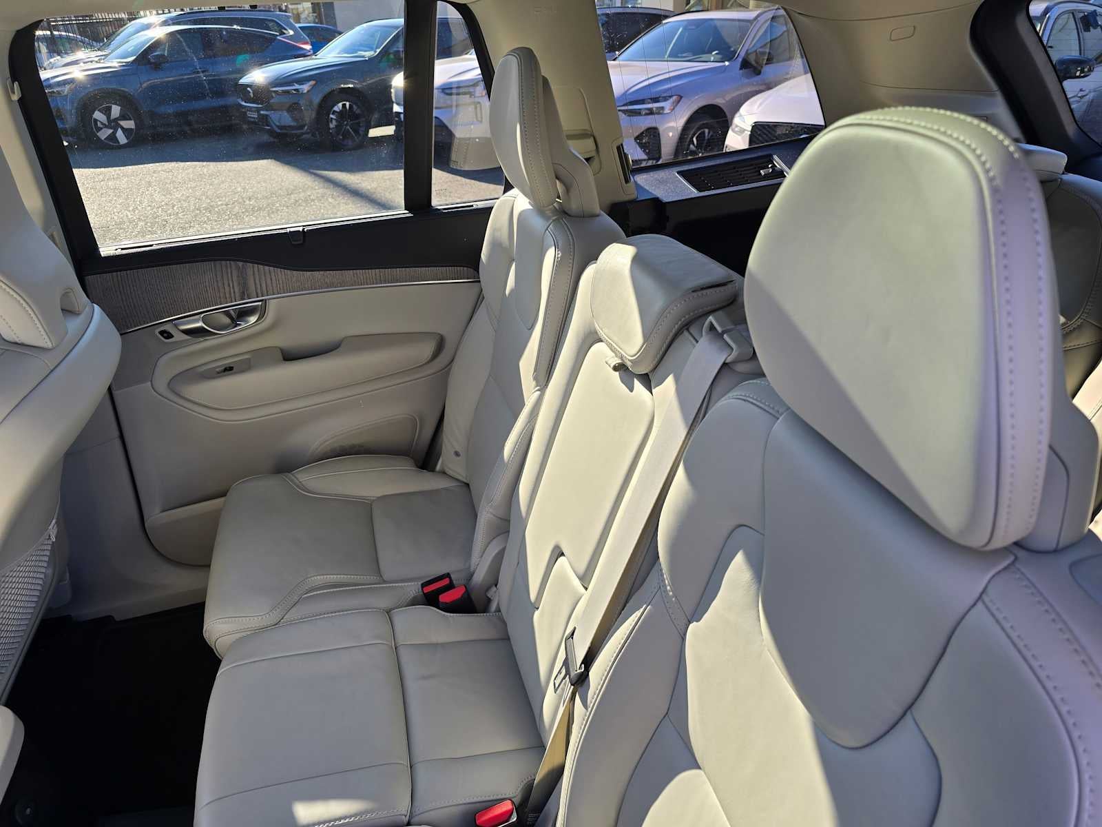 2023 Volvo XC90 Recharge Plug-In Hybrid Ultimate Dark Theme