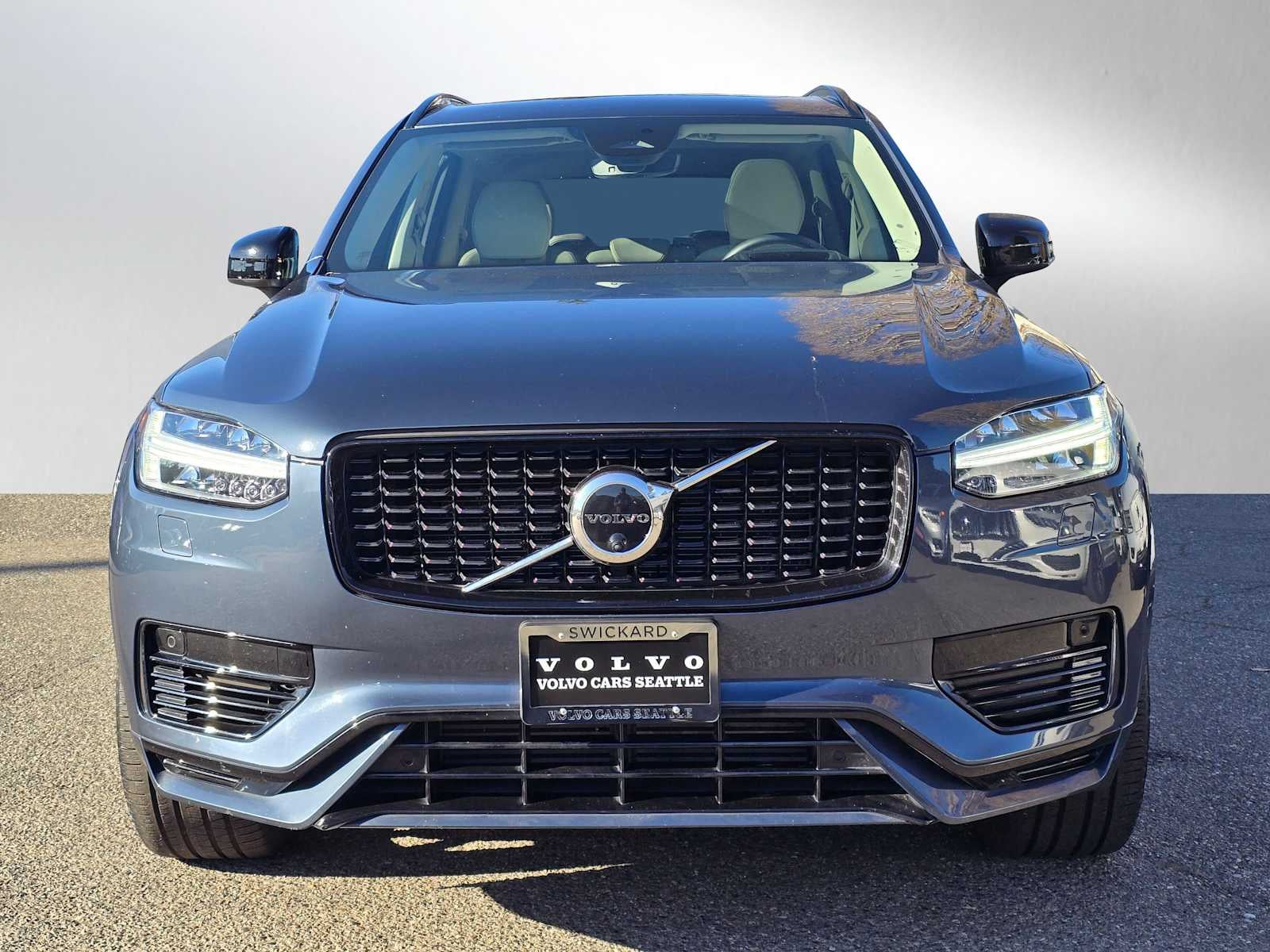 2023 Volvo XC90 Recharge Plug-In Hybrid Ultimate Dark Theme