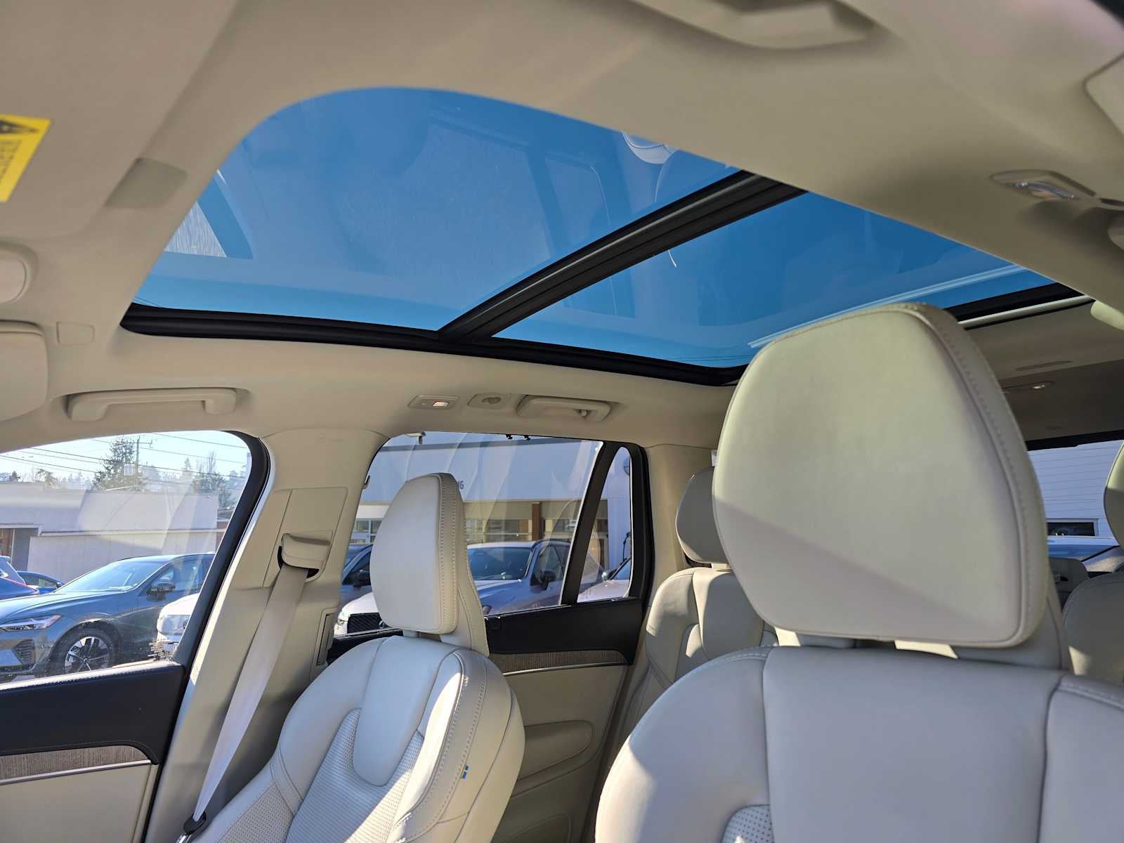 2023 Volvo XC90 Recharge Plug-In Hybrid Ultimate Dark Theme