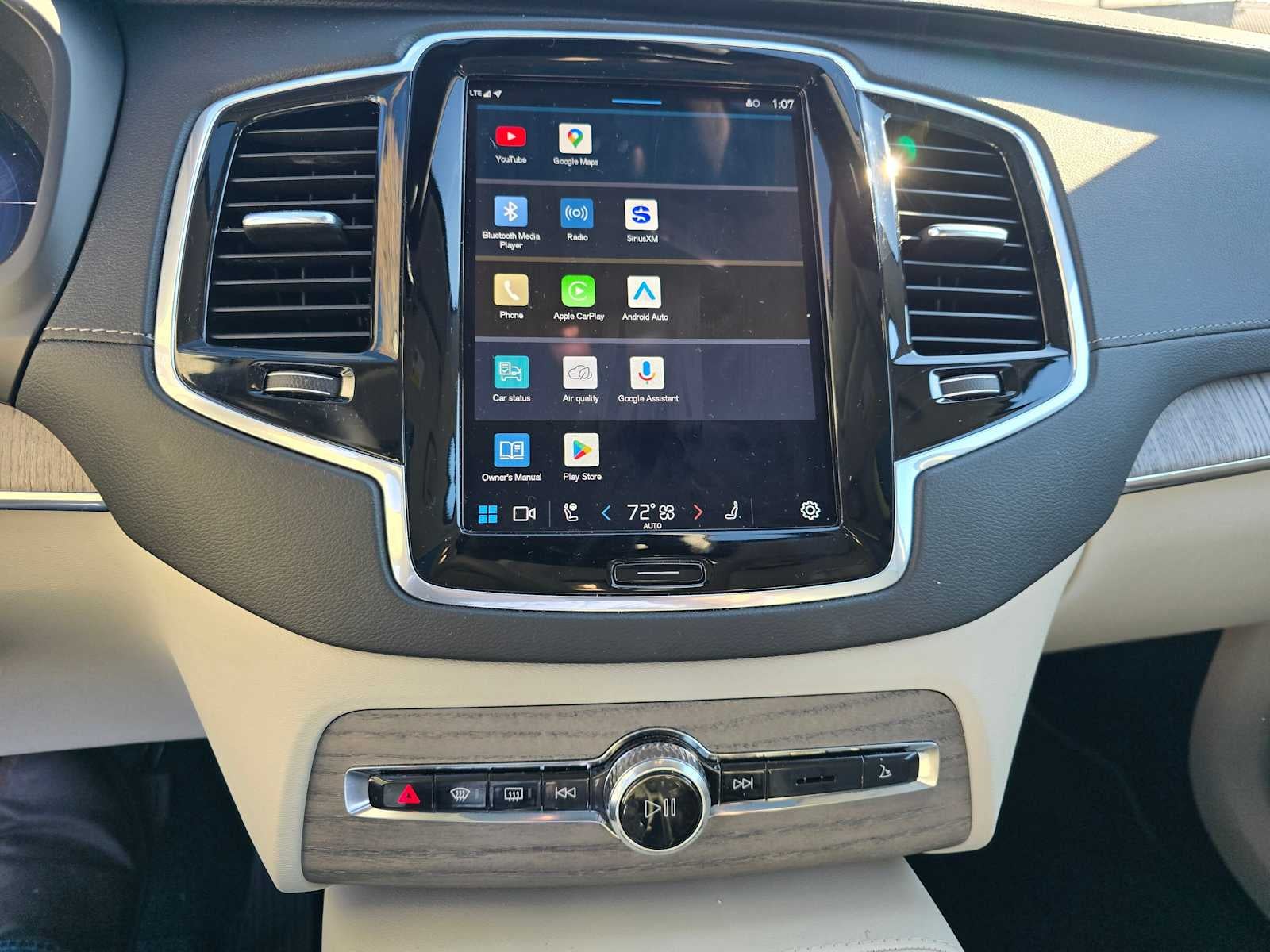 2023 Volvo XC90 Recharge Plug-In Hybrid Ultimate Dark Theme