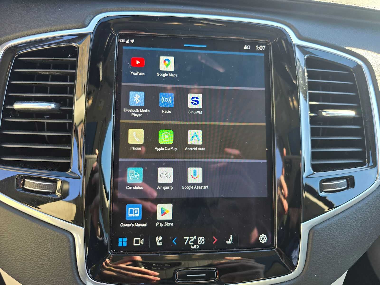 2023 Volvo XC90 Recharge Plug-In Hybrid Ultimate Dark Theme