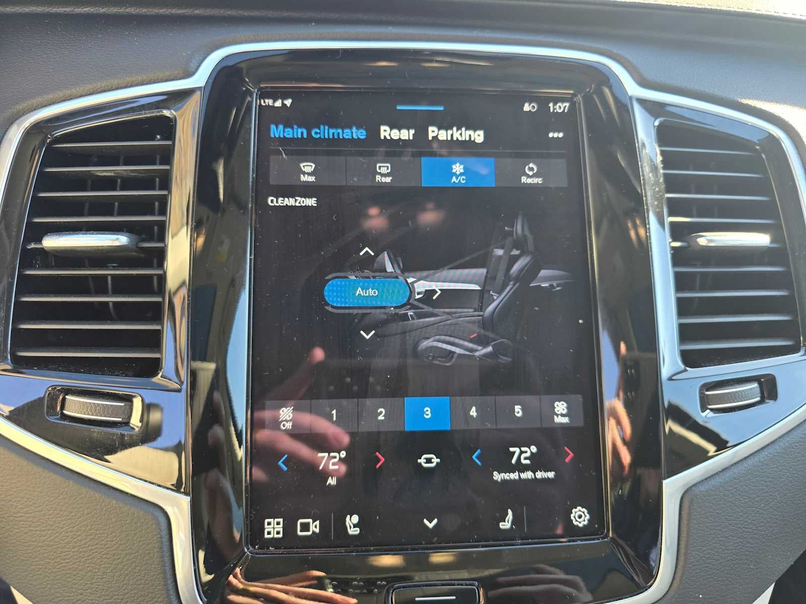 2023 Volvo XC90 Recharge Plug-In Hybrid Ultimate Dark Theme