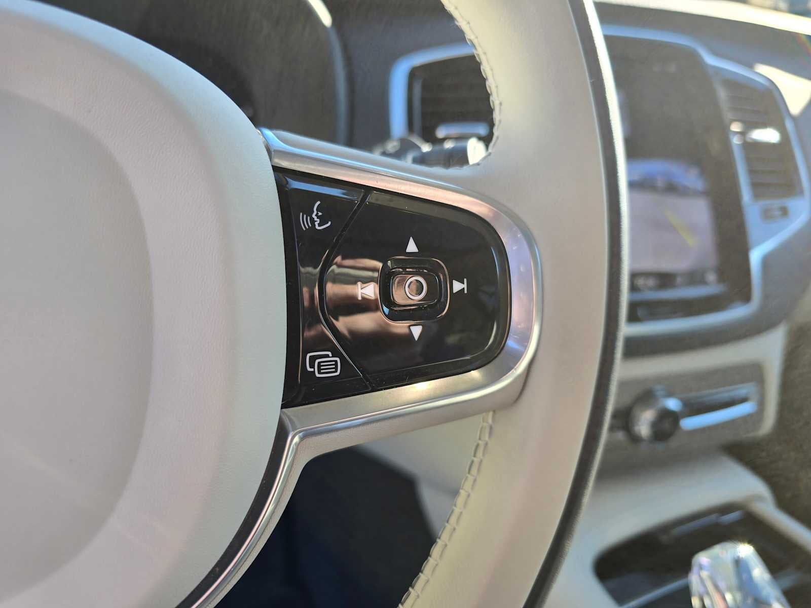 2023 Volvo XC90 Recharge Plug-In Hybrid Ultimate Dark Theme