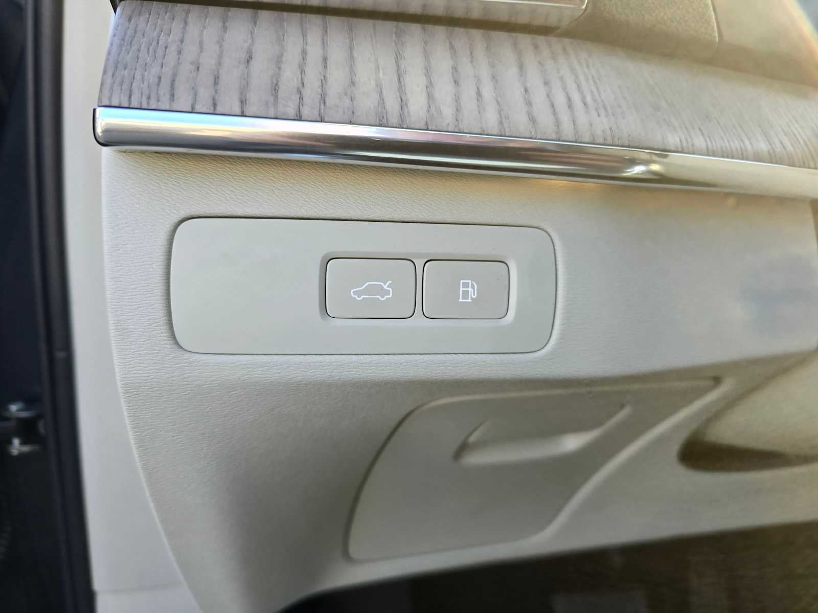 2023 Volvo XC90 Recharge Plug-In Hybrid Ultimate Dark Theme