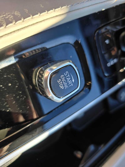 2023 Volvo XC90 Recharge Plug-In Hybrid Ultimate Dark Theme