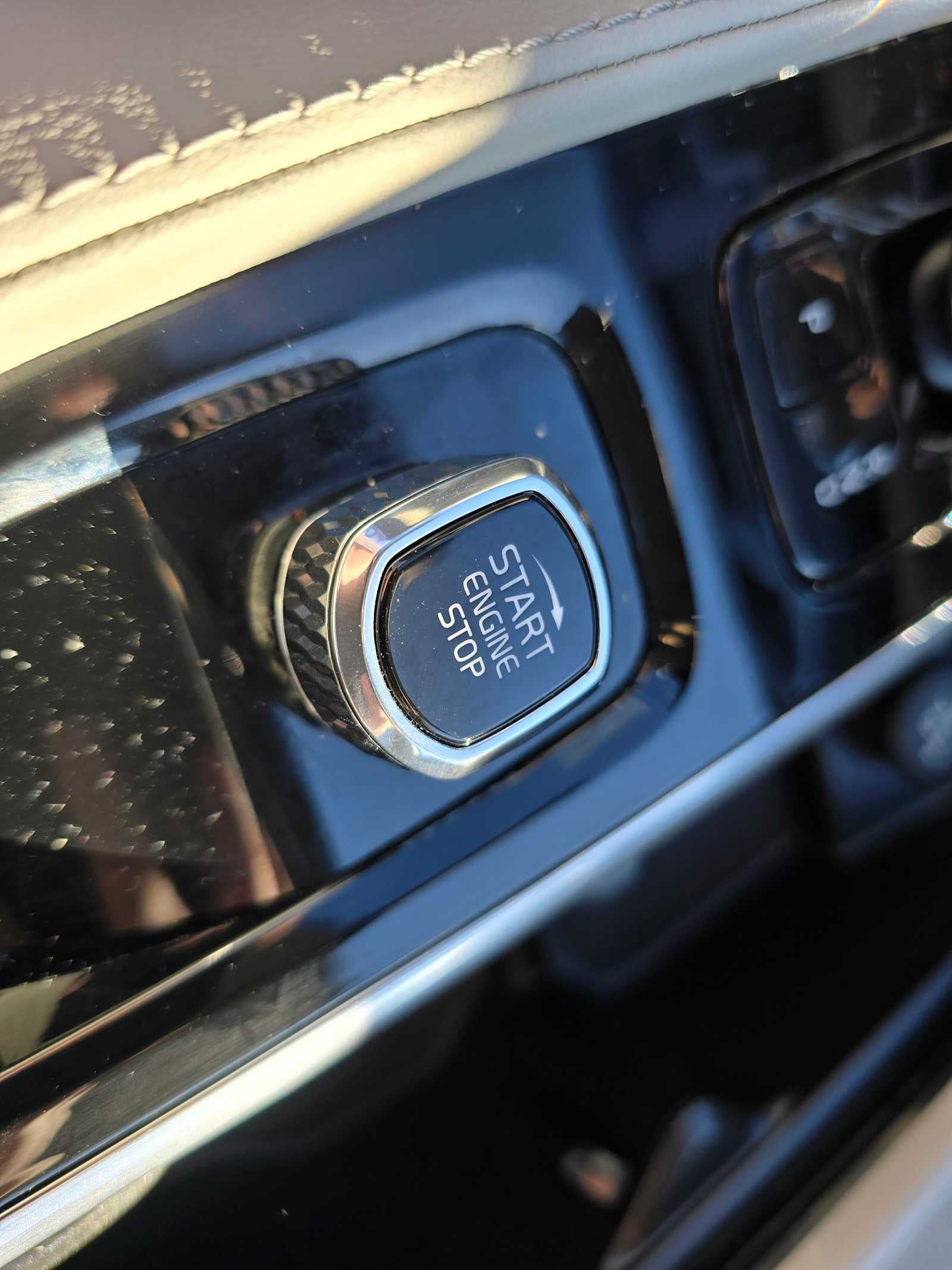 2023 Volvo XC90 Recharge Plug-In Hybrid Ultimate Dark Theme