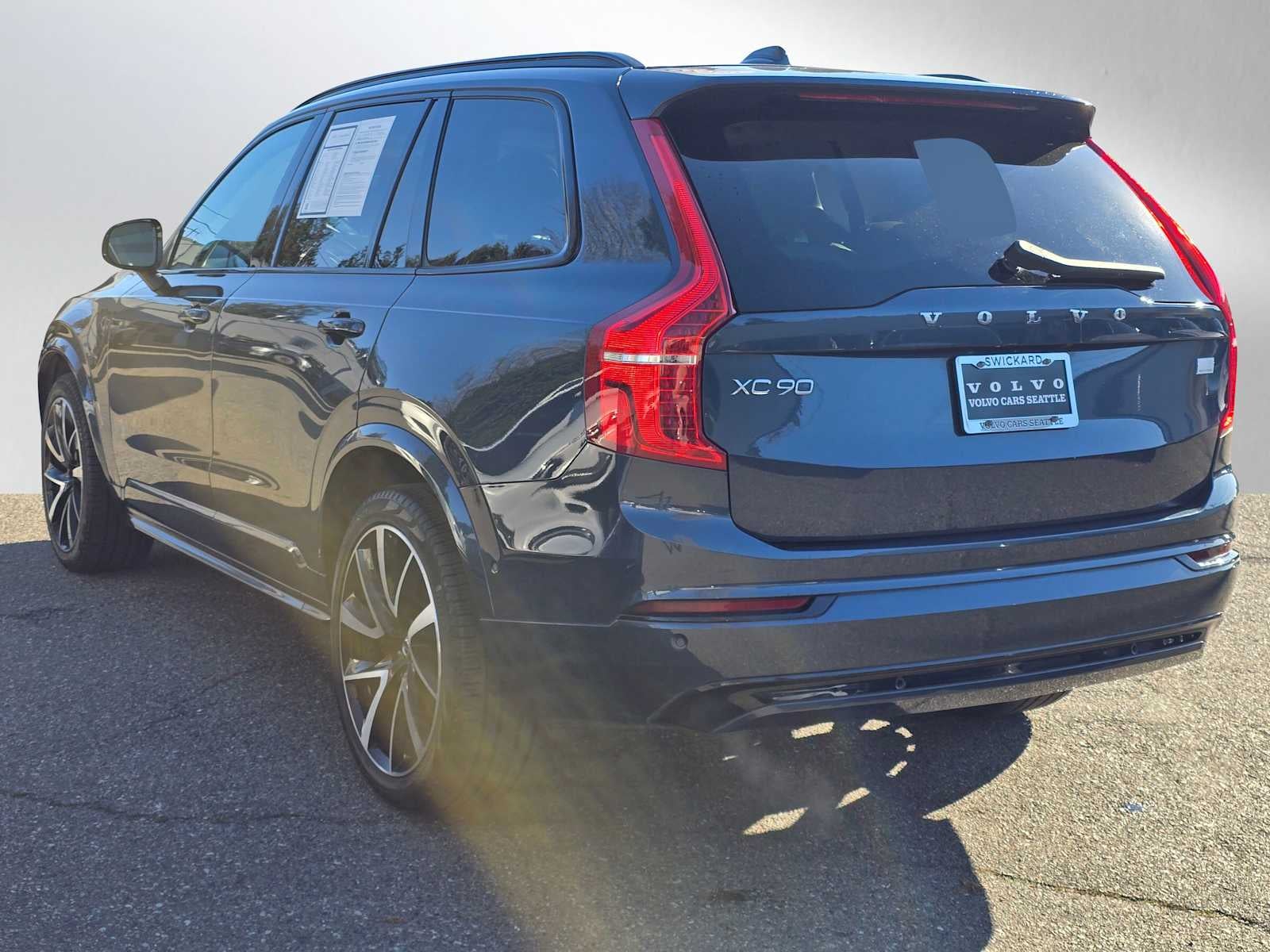 2023 Volvo XC90 Recharge Plug-In Hybrid Ultimate Dark Theme
