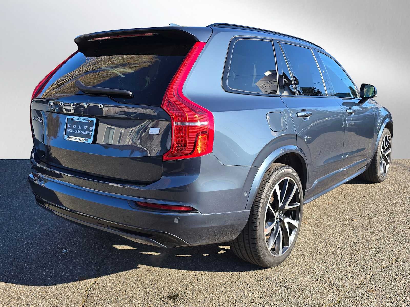 2023 Volvo XC90 Recharge Plug-In Hybrid Ultimate Dark Theme