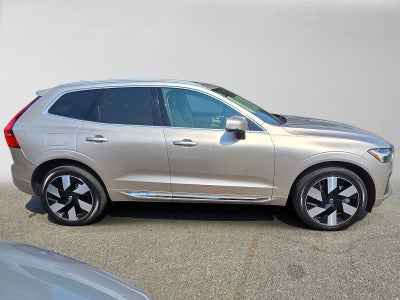 2023 Volvo XC60 Recharge Plug-In Hybrid Ultimate Bright Theme