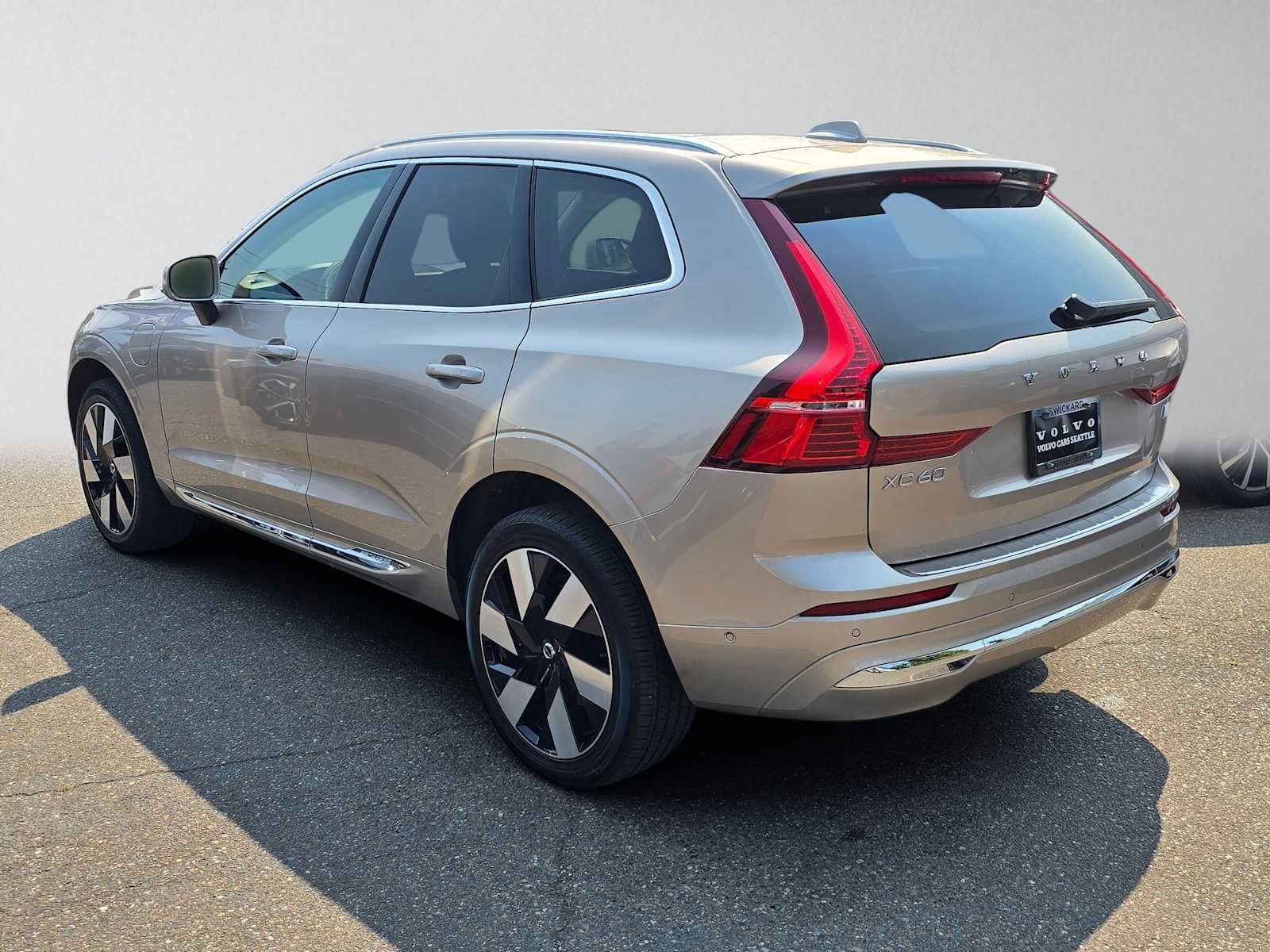 2023 Volvo XC60 Recharge Plug-In Hybrid Ultimate Bright Theme