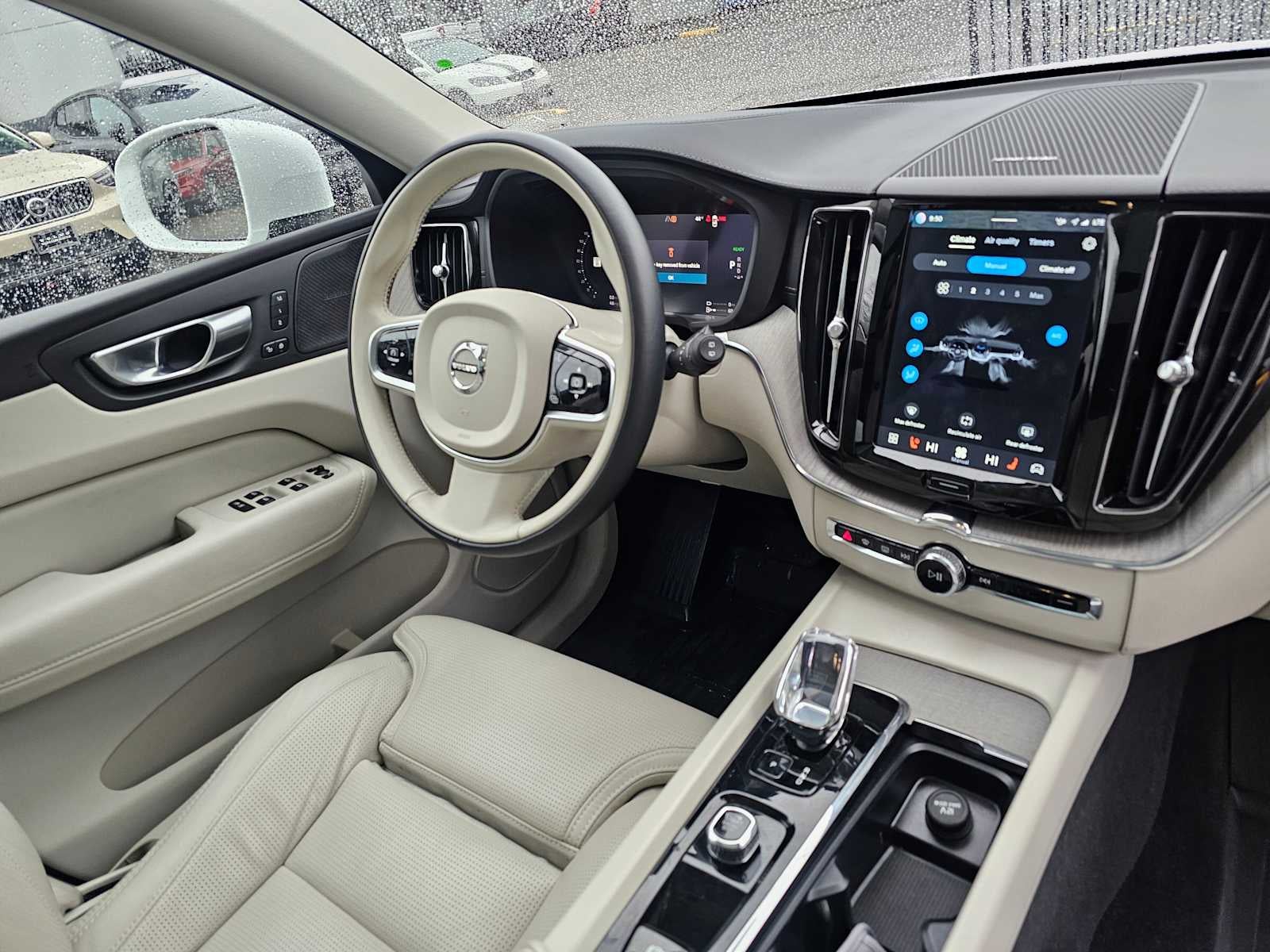 2023 Volvo XC60 Recharge Plug-In Hybrid Ultimate Bright Theme