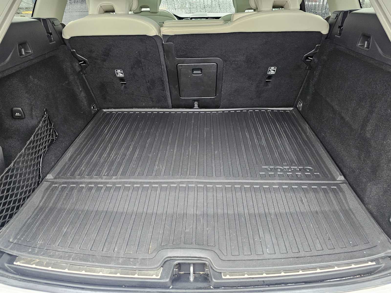 2023 Volvo XC60 Recharge Plug-In Hybrid Ultimate Bright Theme