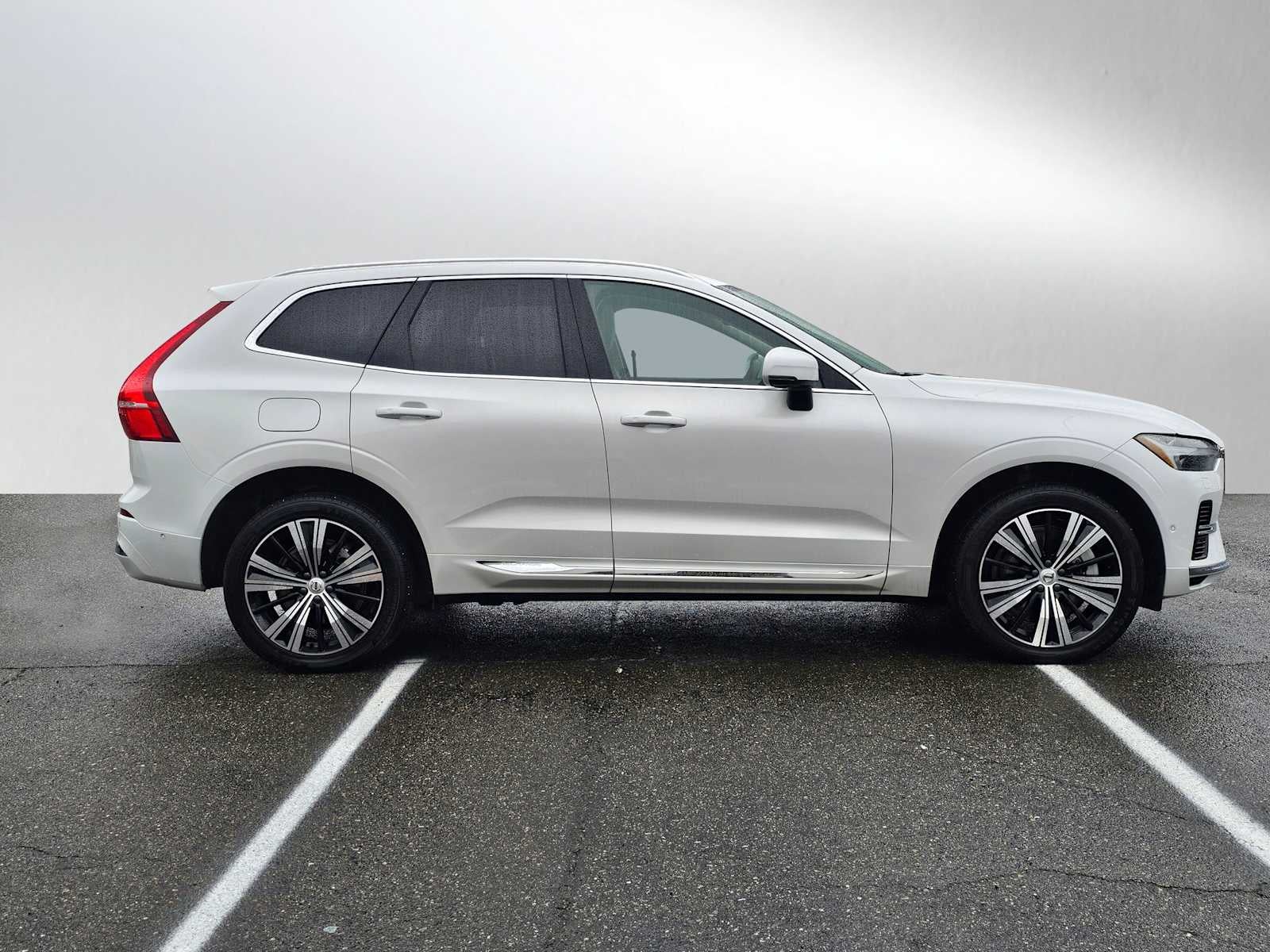 2023 Volvo XC60 Recharge Plug-In Hybrid Ultimate Bright Theme