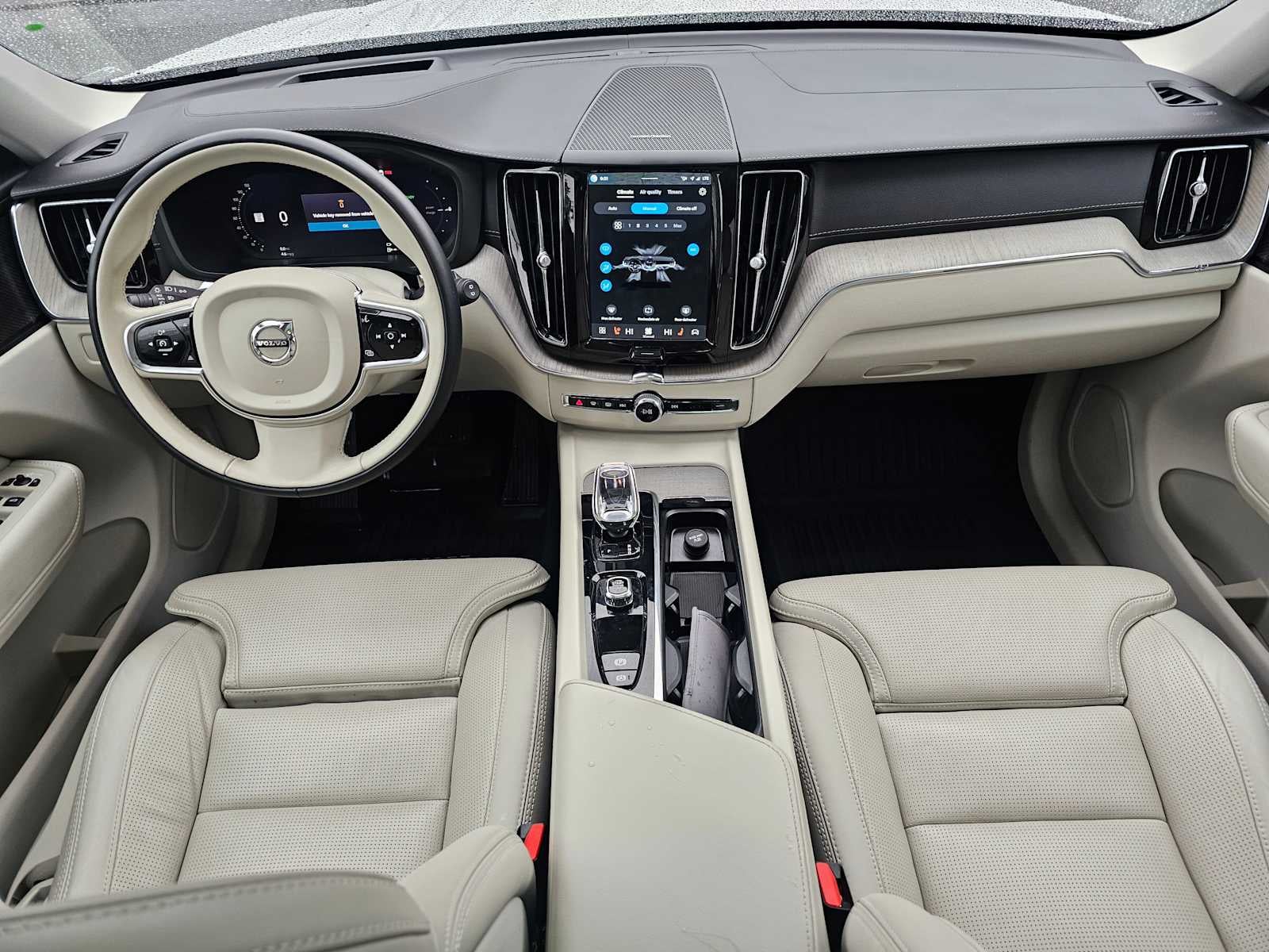 2023 Volvo XC60 Recharge Plug-In Hybrid Ultimate Bright Theme