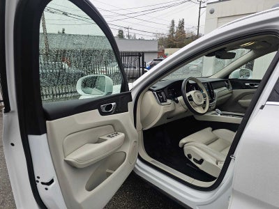 2023 Volvo XC60 Recharge Plug-In Hybrid Ultimate Bright Theme