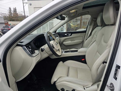 2023 Volvo XC60 Recharge Plug-In Hybrid Ultimate Bright Theme