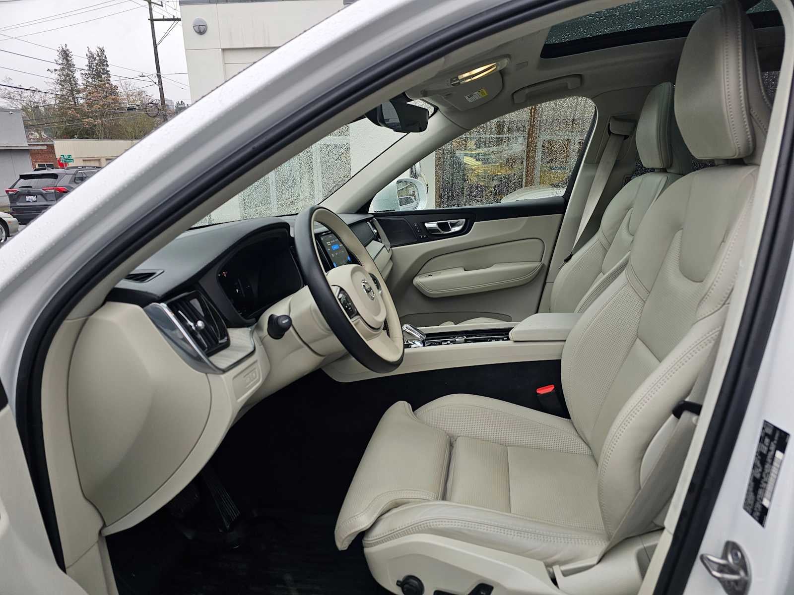 2023 Volvo XC60 Recharge Plug-In Hybrid Ultimate Bright Theme