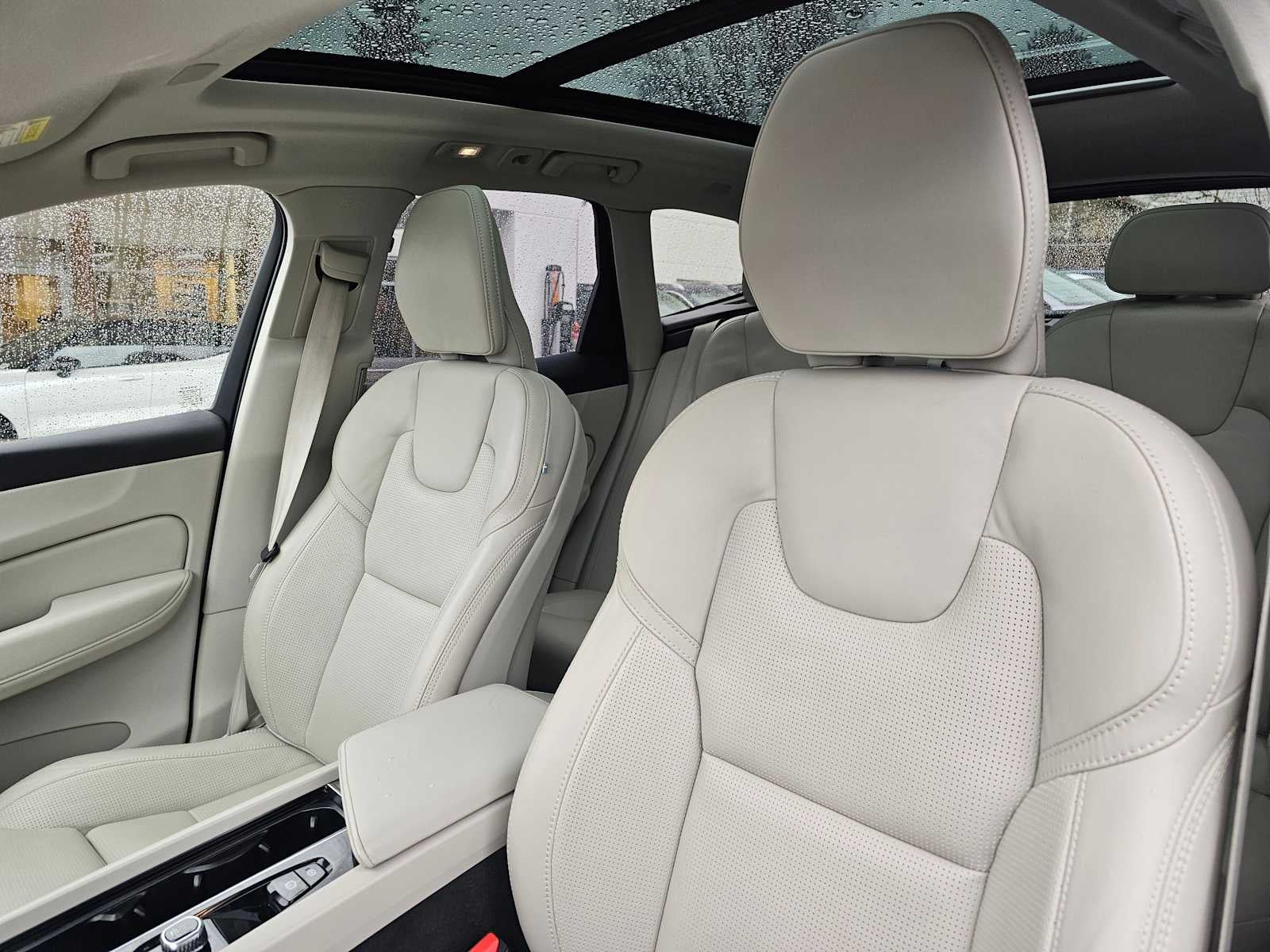 2023 Volvo XC60 Recharge Plug-In Hybrid Ultimate Bright Theme