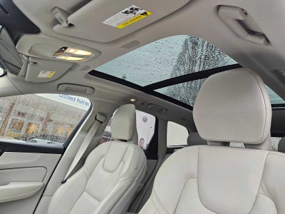 2023 Volvo XC60 Recharge Plug-In Hybrid Ultimate Bright Theme