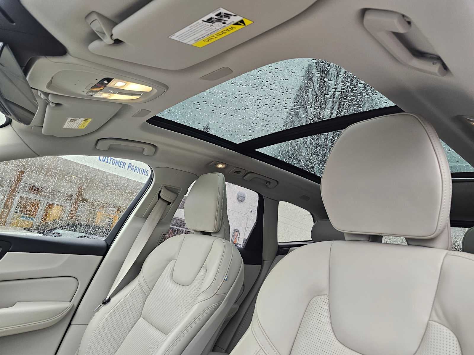 2023 Volvo XC60 Recharge Plug-In Hybrid Ultimate Bright Theme