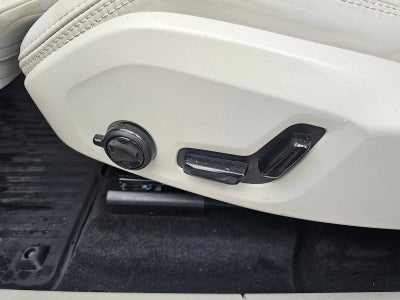 2023 Volvo XC60 Recharge Plug-In Hybrid Ultimate Bright Theme