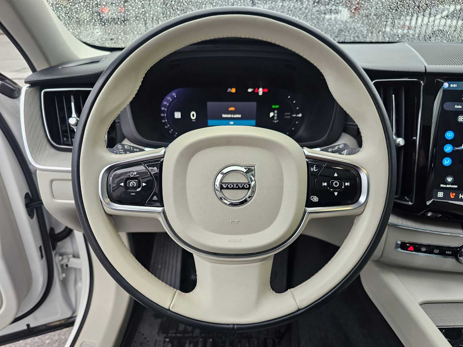 2023 Volvo XC60 Recharge Plug-In Hybrid Ultimate Bright Theme