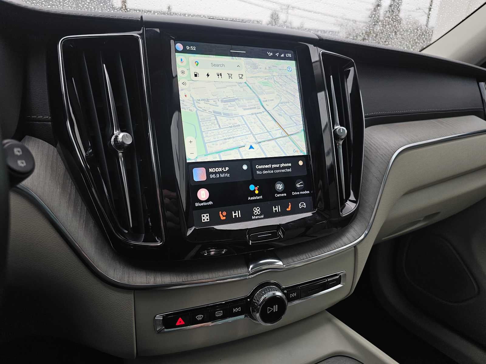 2023 Volvo XC60 Recharge Plug-In Hybrid Ultimate Bright Theme