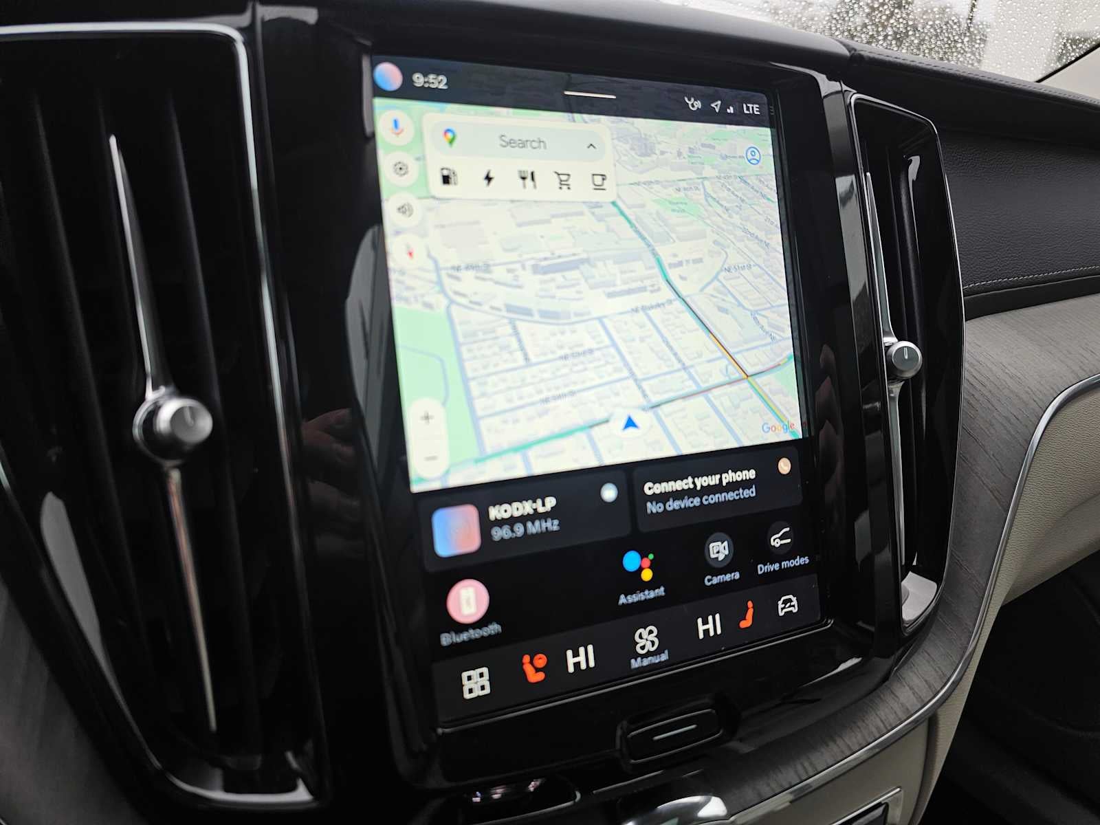 2023 Volvo XC60 Recharge Plug-In Hybrid Ultimate Bright Theme