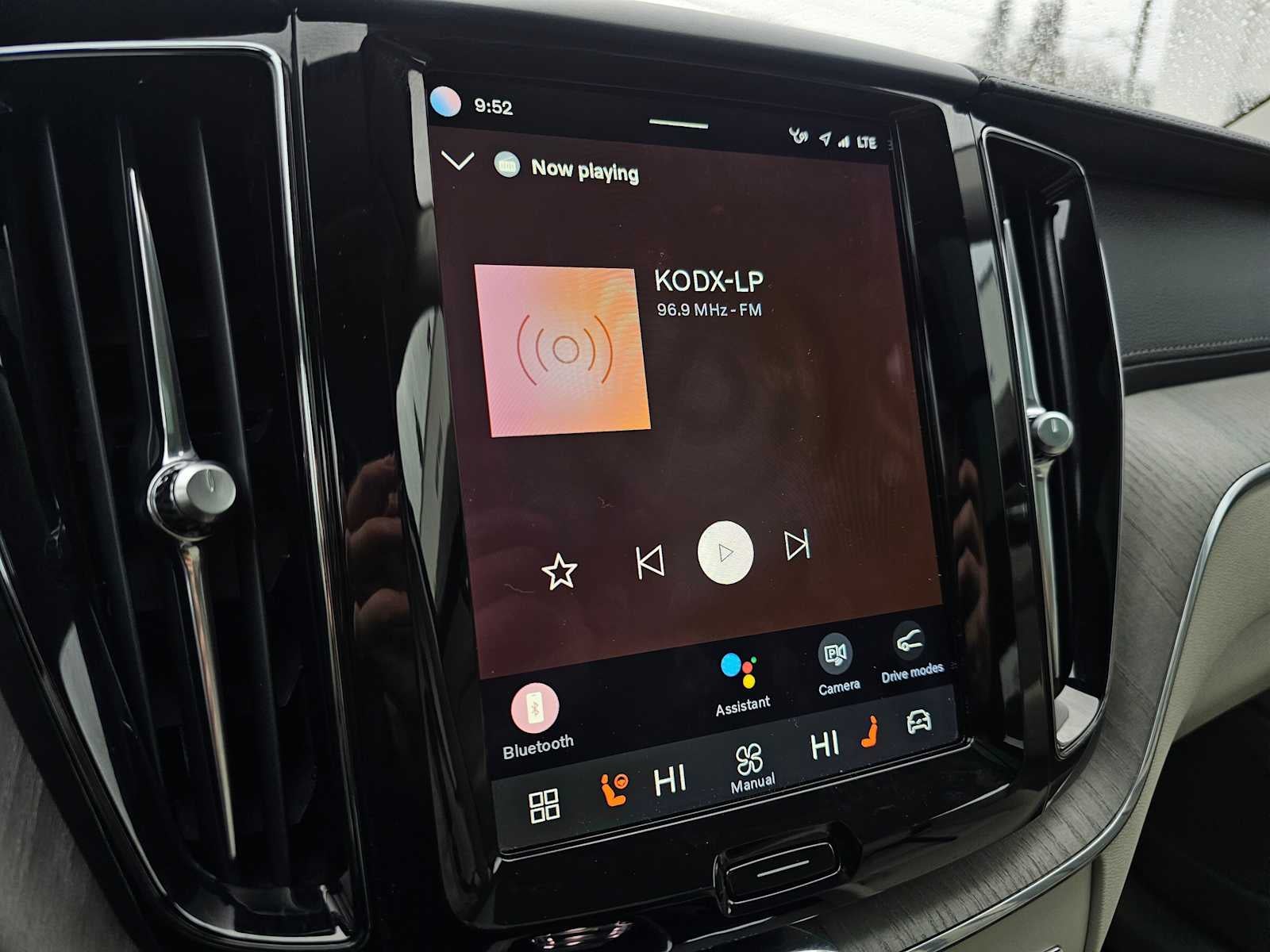 2023 Volvo XC60 Recharge Plug-In Hybrid Ultimate Bright Theme