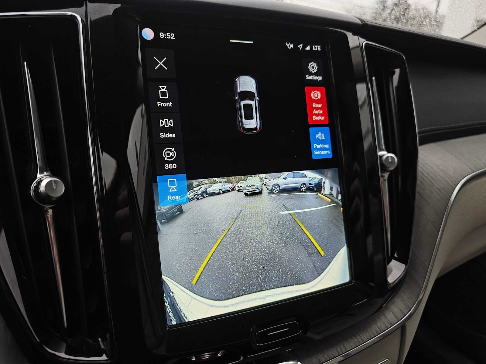 2023 Volvo XC60 Recharge Plug-In Hybrid Ultimate Bright Theme