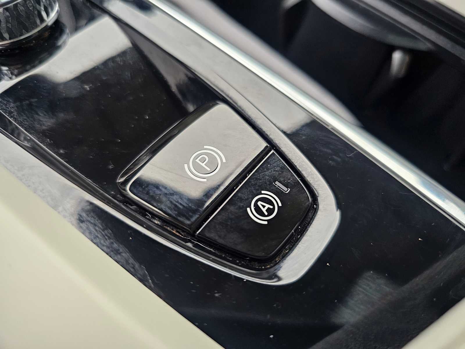 2023 Volvo XC60 Recharge Plug-In Hybrid Ultimate Bright Theme