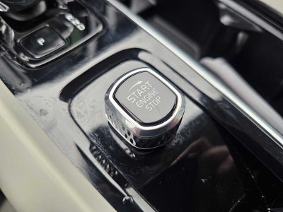 2023 Volvo XC60 Recharge Plug-In Hybrid Ultimate Bright Theme