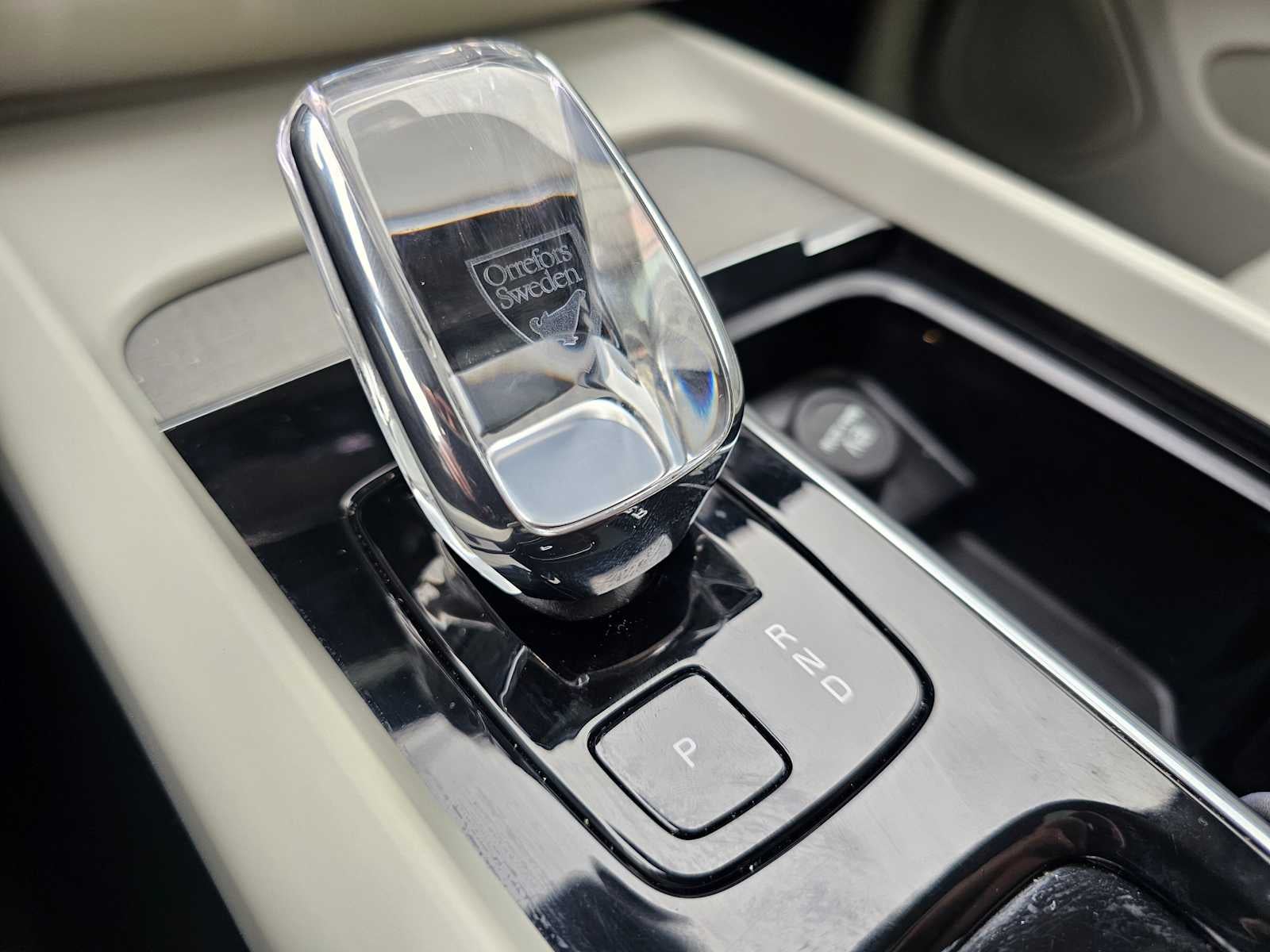 2023 Volvo XC60 Recharge Plug-In Hybrid Ultimate Bright Theme