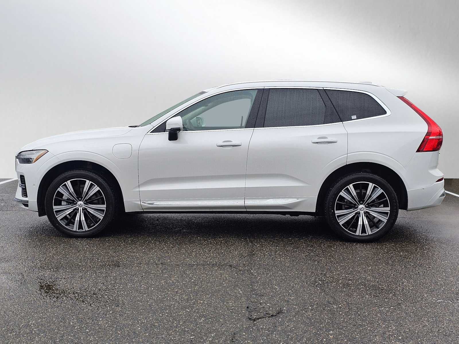 2023 Volvo XC60 Recharge Plug-In Hybrid Ultimate Bright Theme