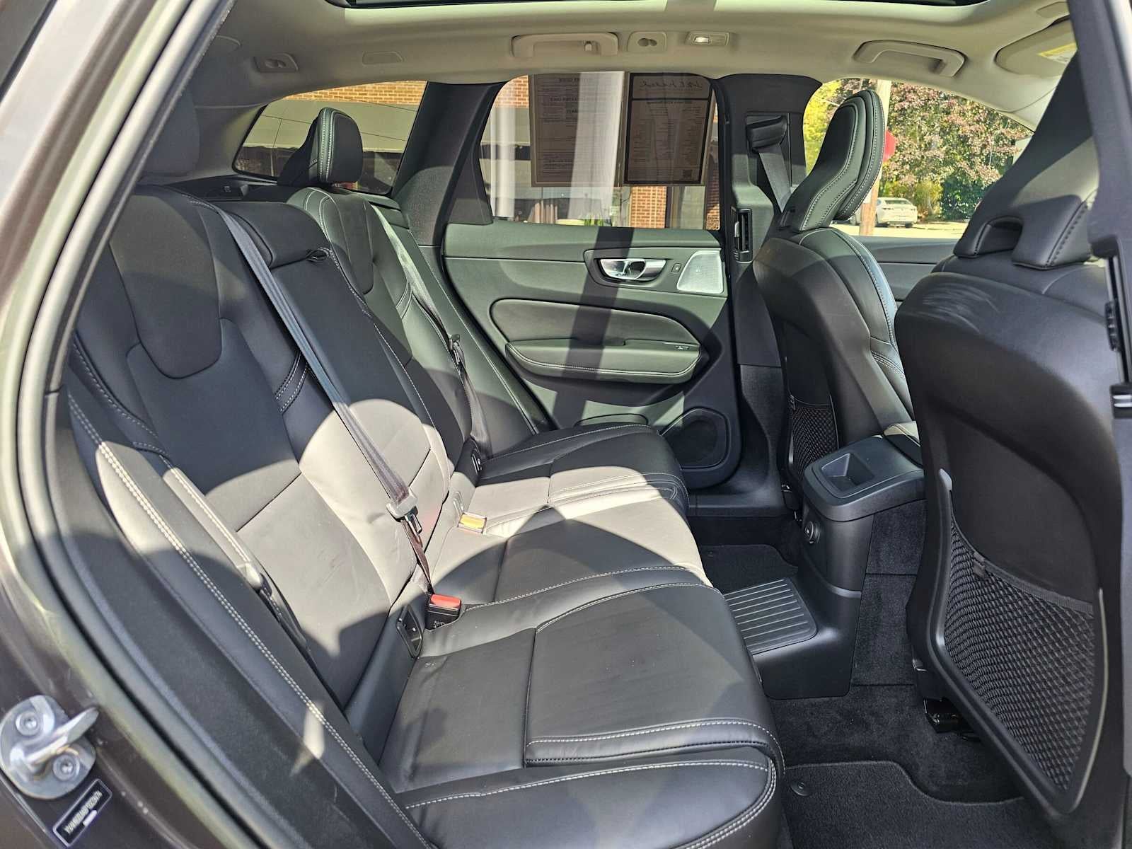 2023 Volvo XC60 Recharge Plug-In Hybrid Ultimate Bright Theme
