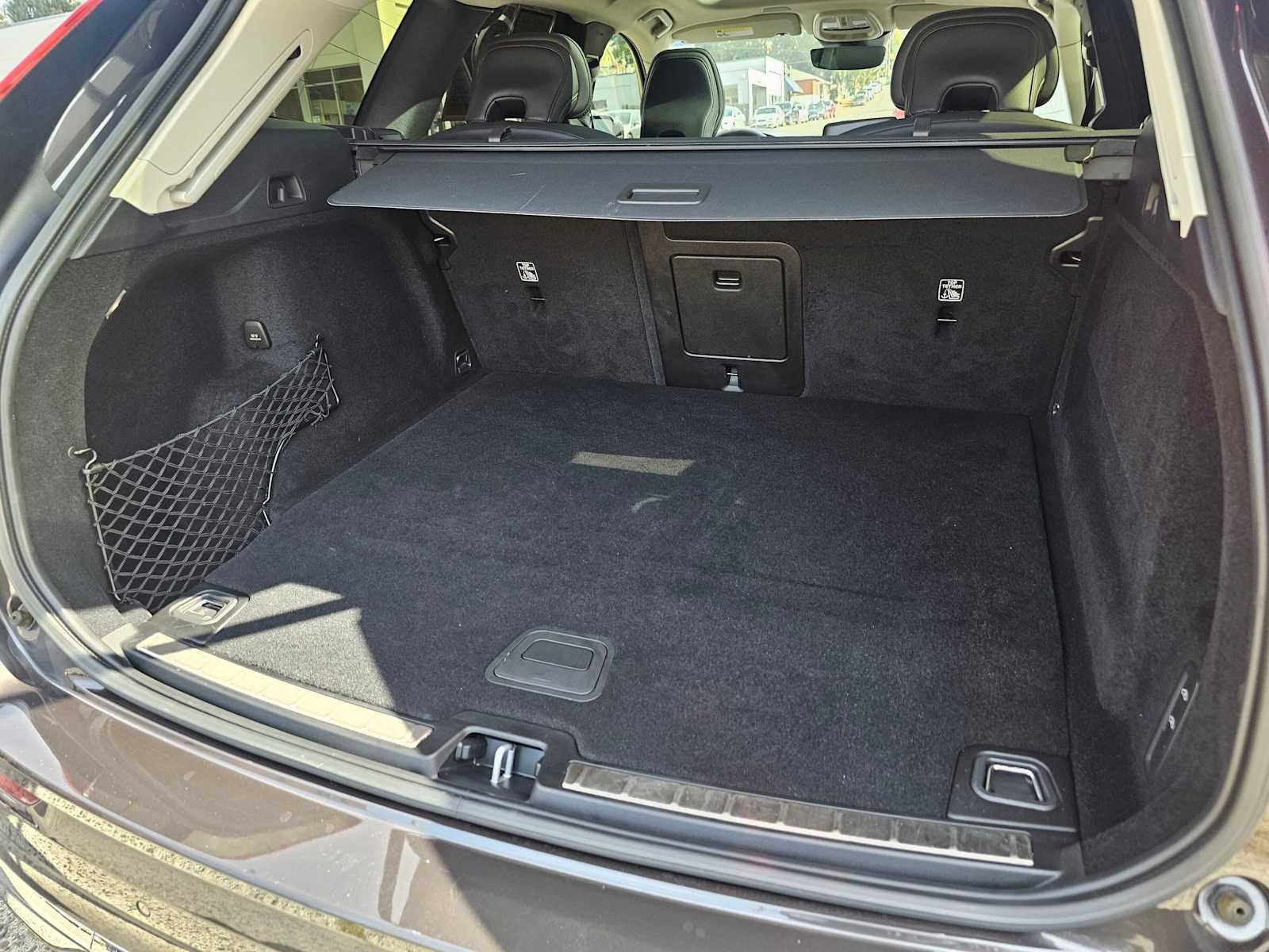 2023 Volvo XC60 Recharge Plug-In Hybrid Ultimate Bright Theme