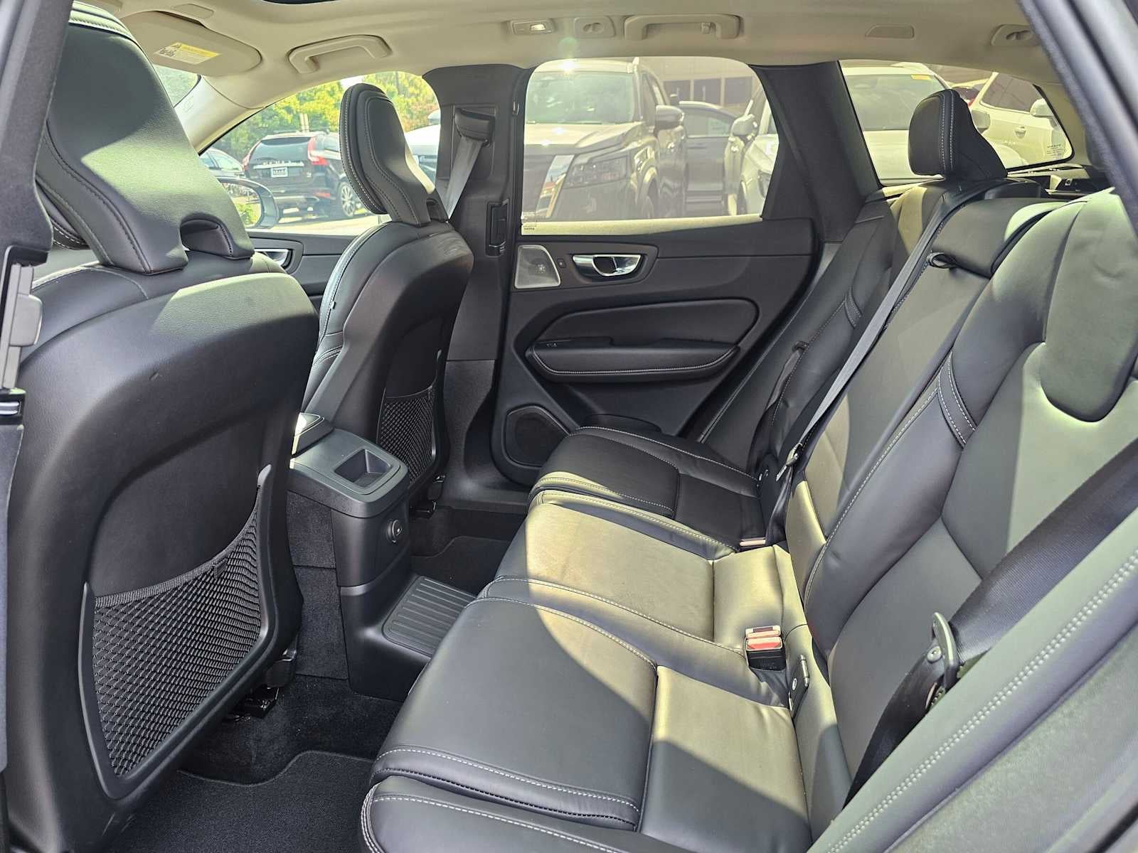 2023 Volvo XC60 Recharge Plug-In Hybrid Ultimate Bright Theme