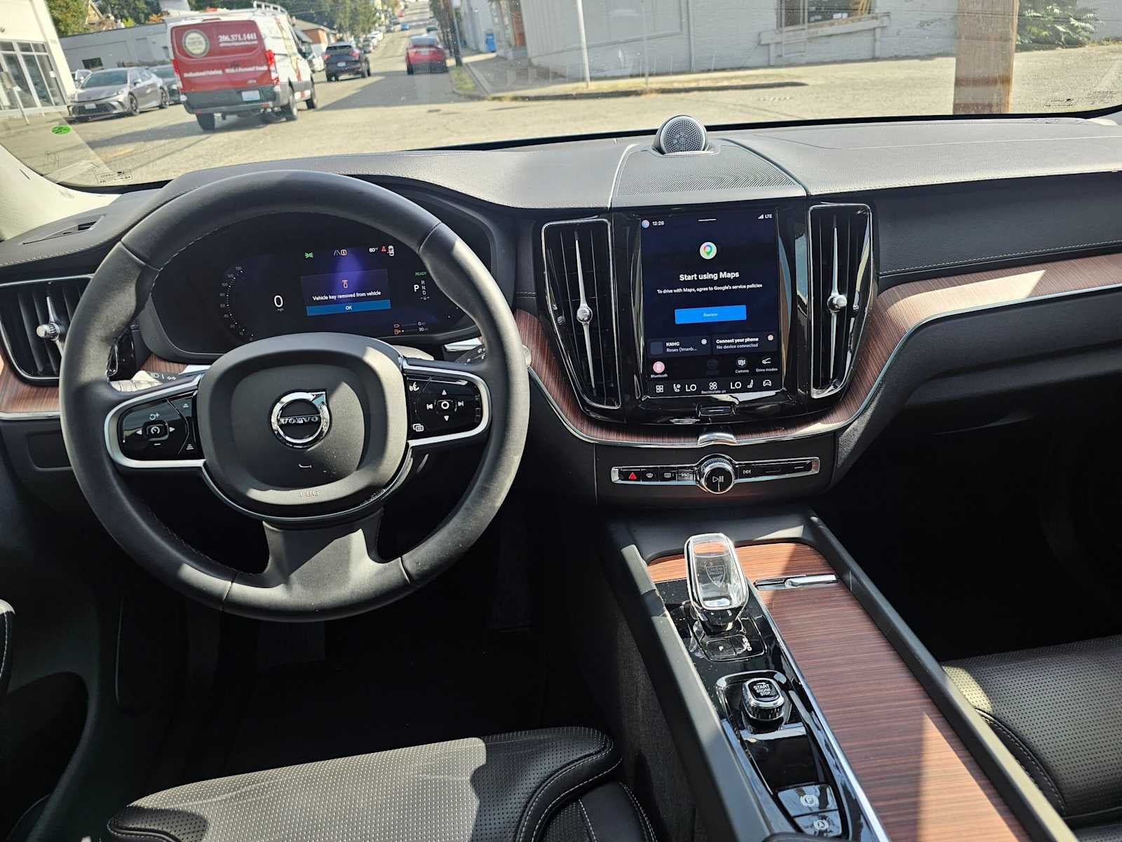 2023 Volvo XC60 Recharge Plug-In Hybrid Ultimate Bright Theme