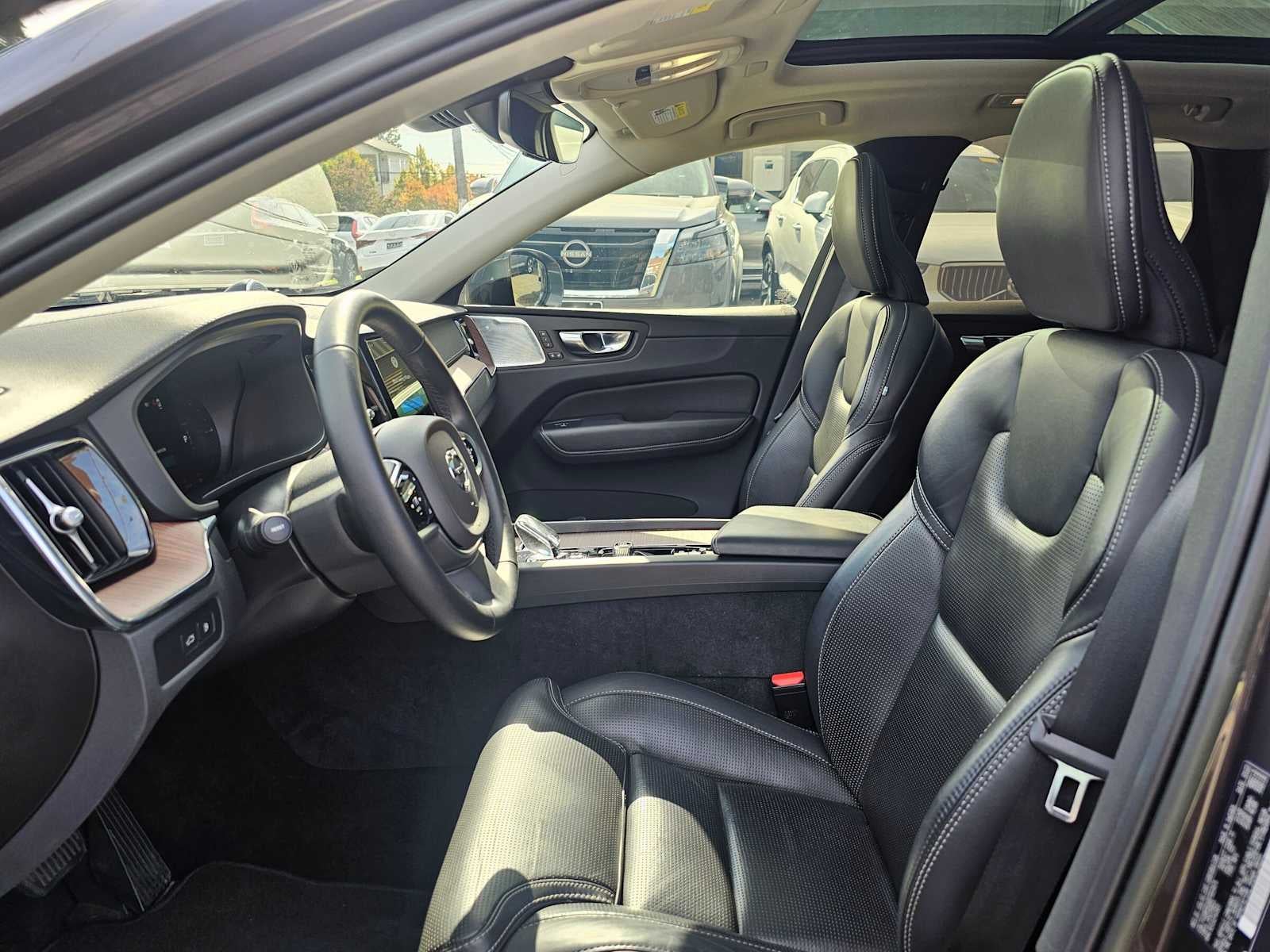 2023 Volvo XC60 Recharge Plug-In Hybrid Ultimate Bright Theme