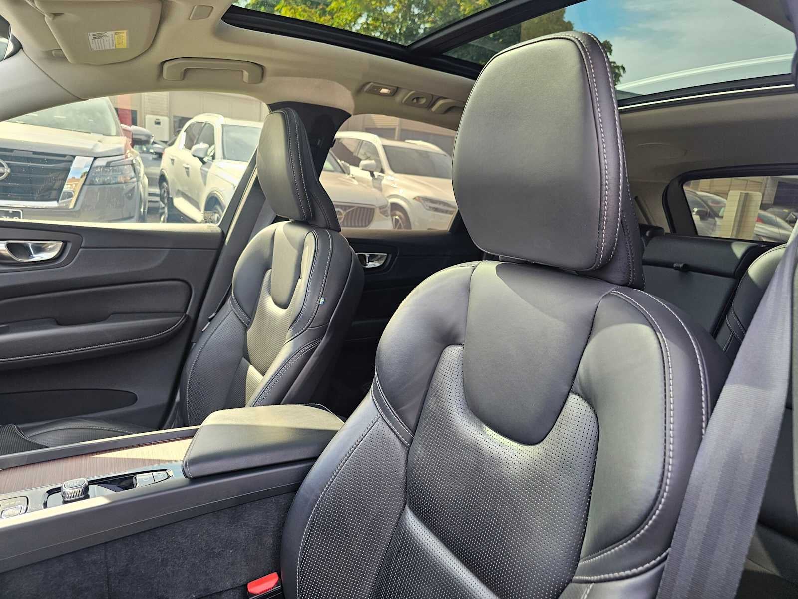 2023 Volvo XC60 Recharge Plug-In Hybrid Ultimate Bright Theme