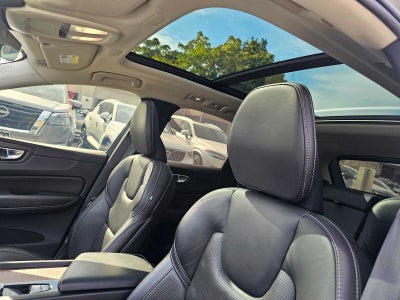2023 Volvo XC60 Recharge Plug-In Hybrid Ultimate Bright Theme
